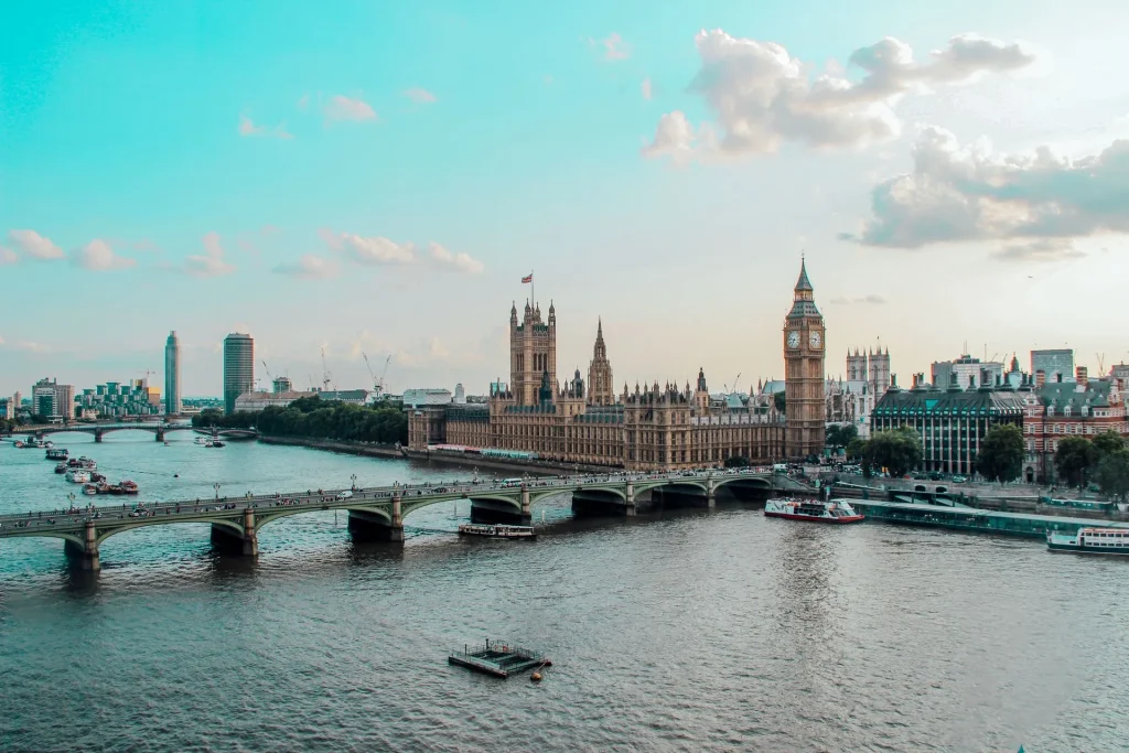 Best WhatsApp Bulk Message Sender in UK for Marketing